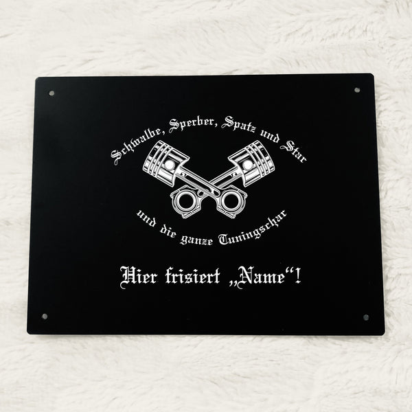 Werkstattschild - Tuningschar "Hier frisiert (NAME)"